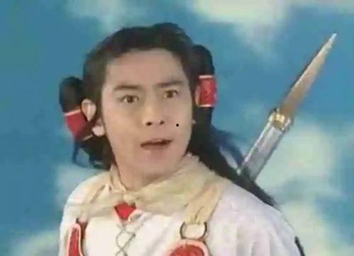 塌鼻梁嘴凸的明星,独特魅力下的面孔解读