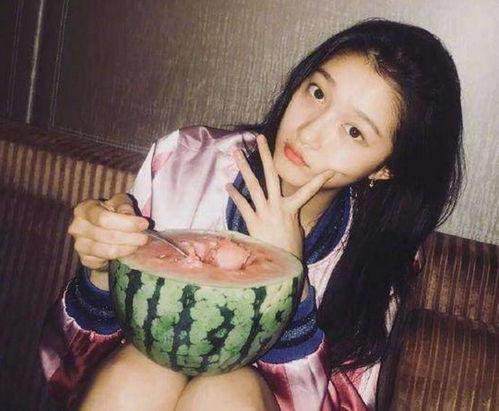 吃瓜撞墙的那个女孩,一场意外引发的反思与启示