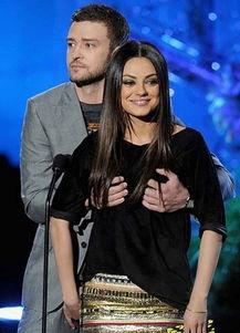 女明星跳舞袭胸,女明星热舞瞬间引发热议，袭胸动作引争议