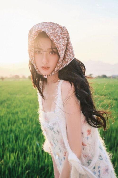 田园风吃瓜少女