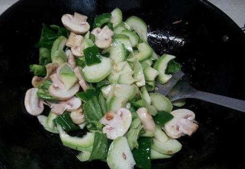 下午可以吃白瓜吗,白瓜轻食，健康美味两不误